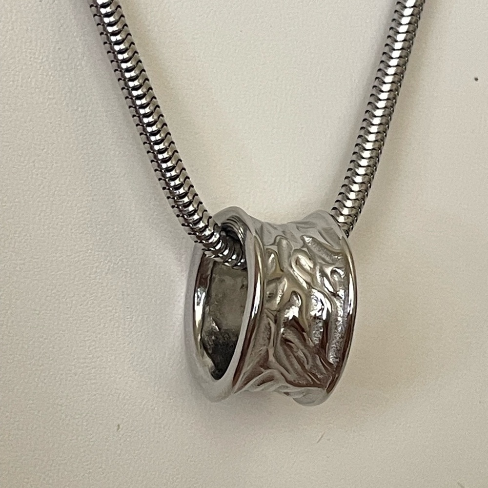 Elegant Silver color Stainless Steel Textured Pendant Necklace